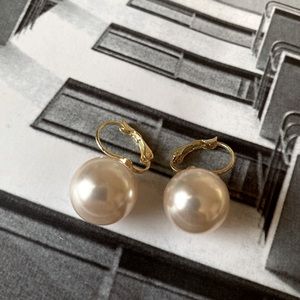 Gold-plated pearl earrings
